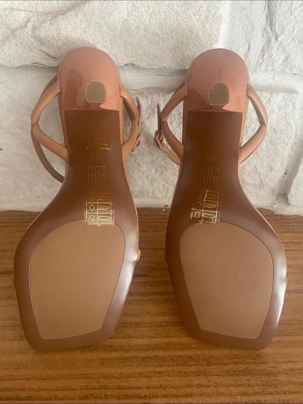 NWT -Bibi Lou camel Simple Strappy Kitten Heels EU36